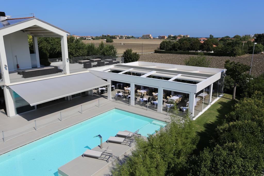 Il Portico Hotel ฟาโน ภายนอก รูปภาพ