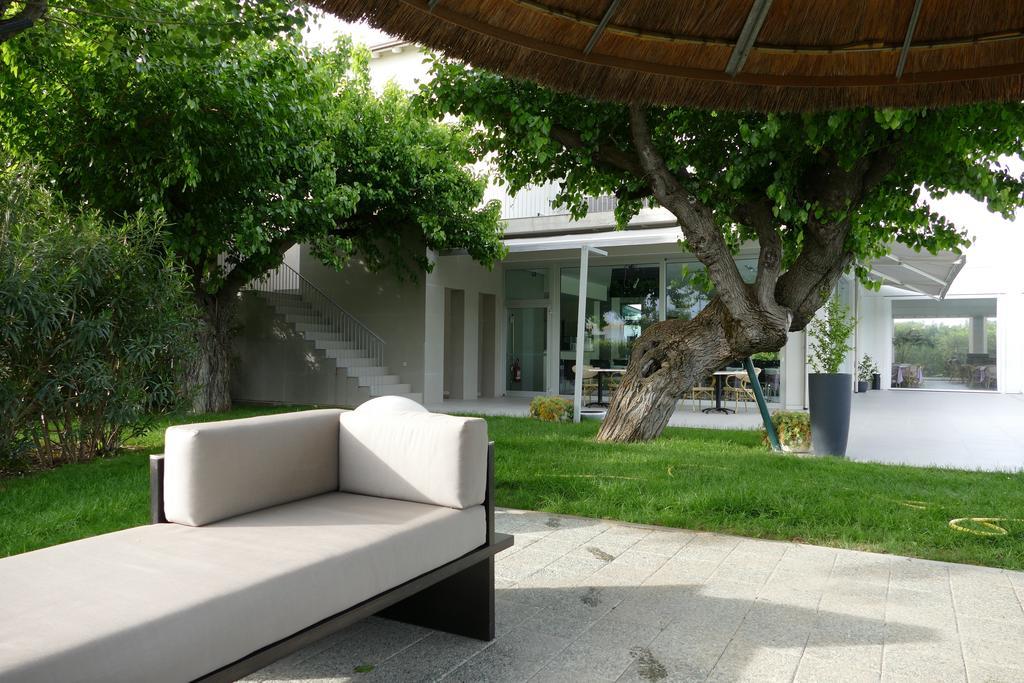 Il Portico Hotel ฟาโน ภายนอก รูปภาพ