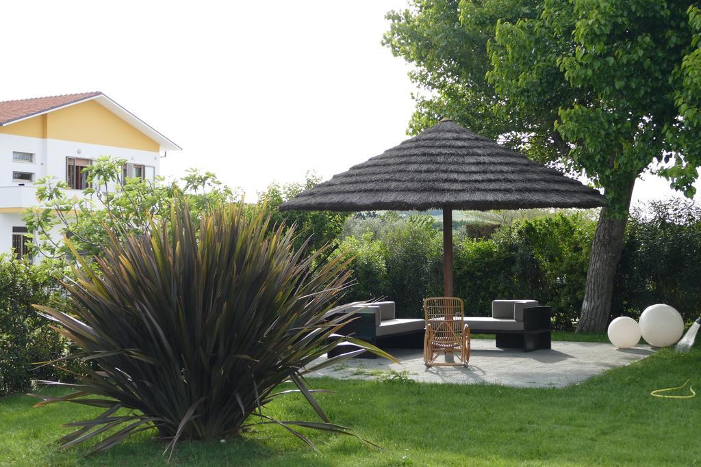 Il Portico Hotel ฟาโน ภายนอก รูปภาพ